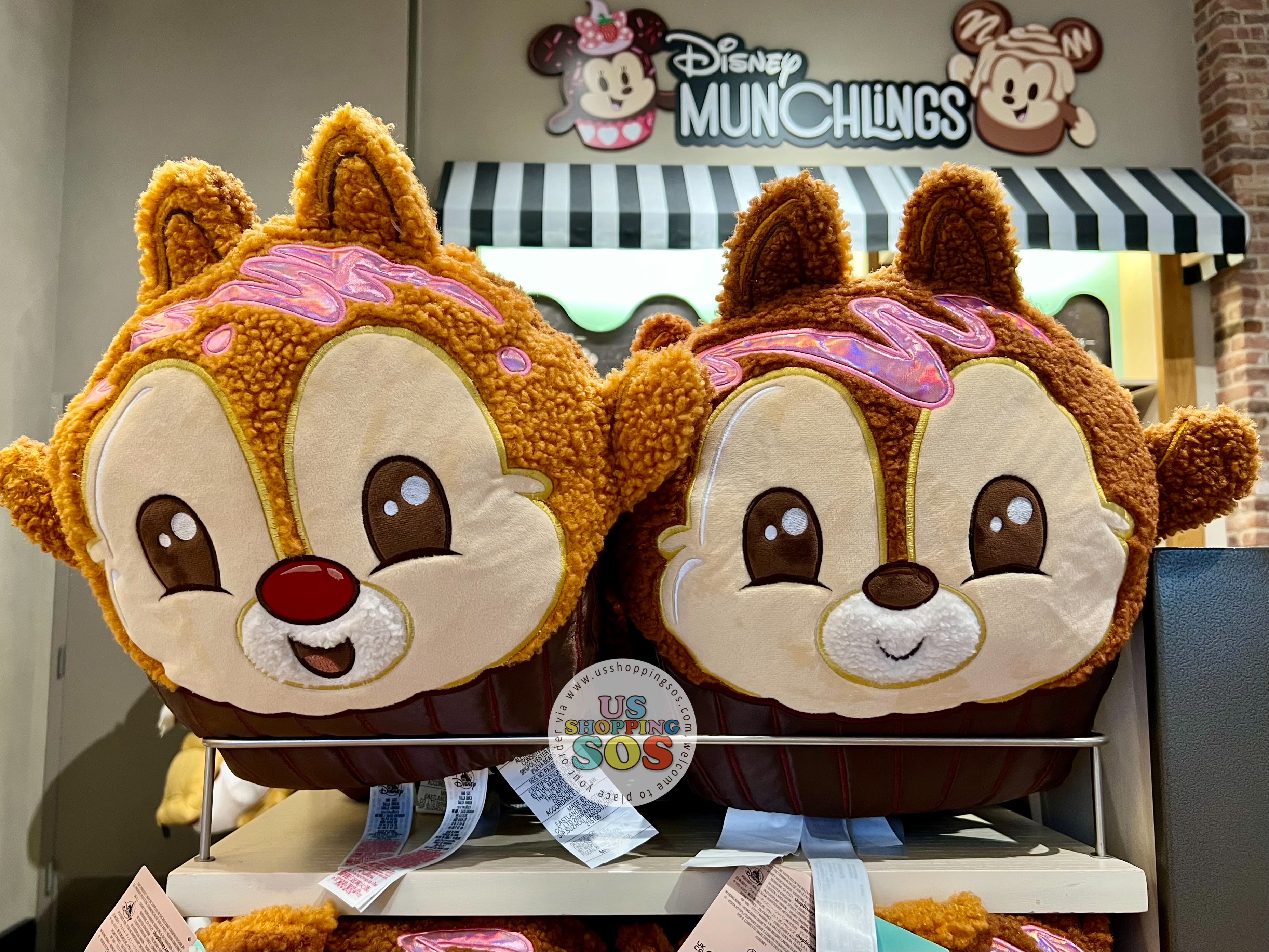 DLR WDW - Munchlings Scented 2-Side Cushion Pillow - Dark Chocolate Cupcake Chip & Dale Fashion