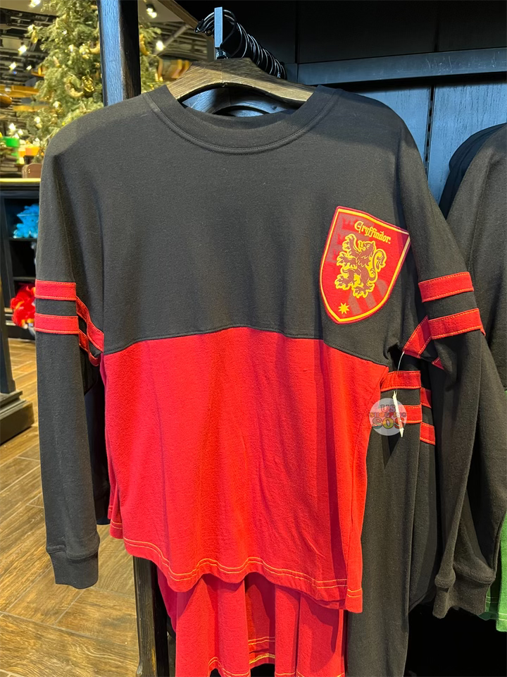 Universal Studios - The Wizarding World of Harry Potter - Gryffindor Long Sleeve Spirit T-shirt For Cheap